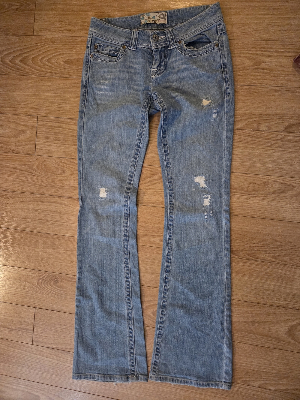 Y2K Medium Wash Distressed Women's Jeans